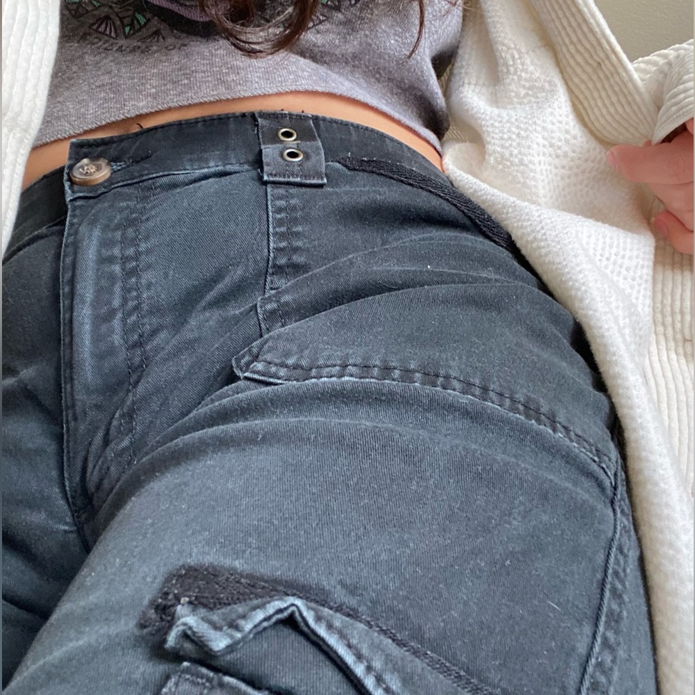 Black Cargo Capri - image 4